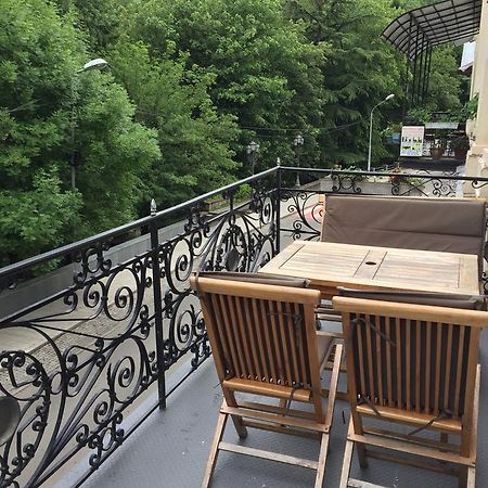 R And B Hotel Borjomi Eksteriør billede
