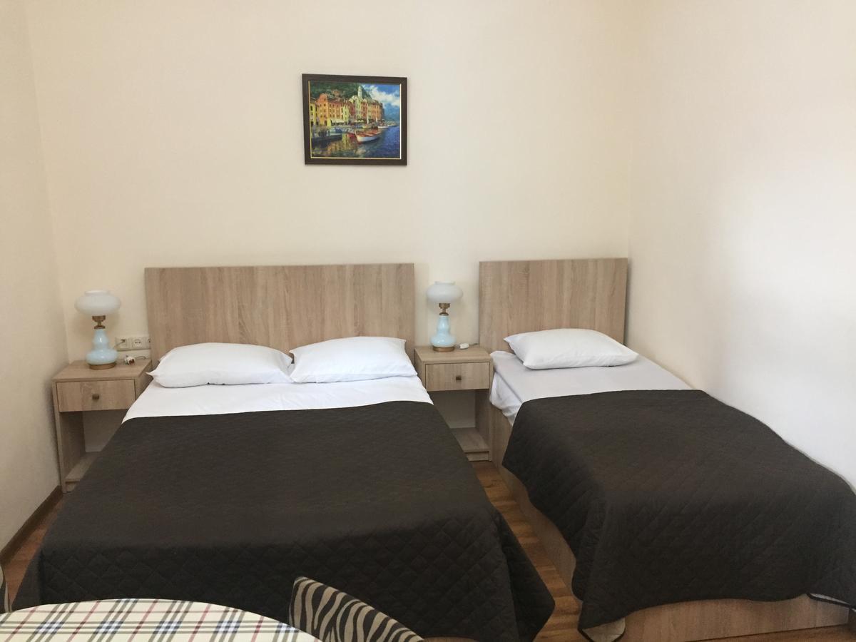 R And B Hotel Borjomi Eksteriør billede